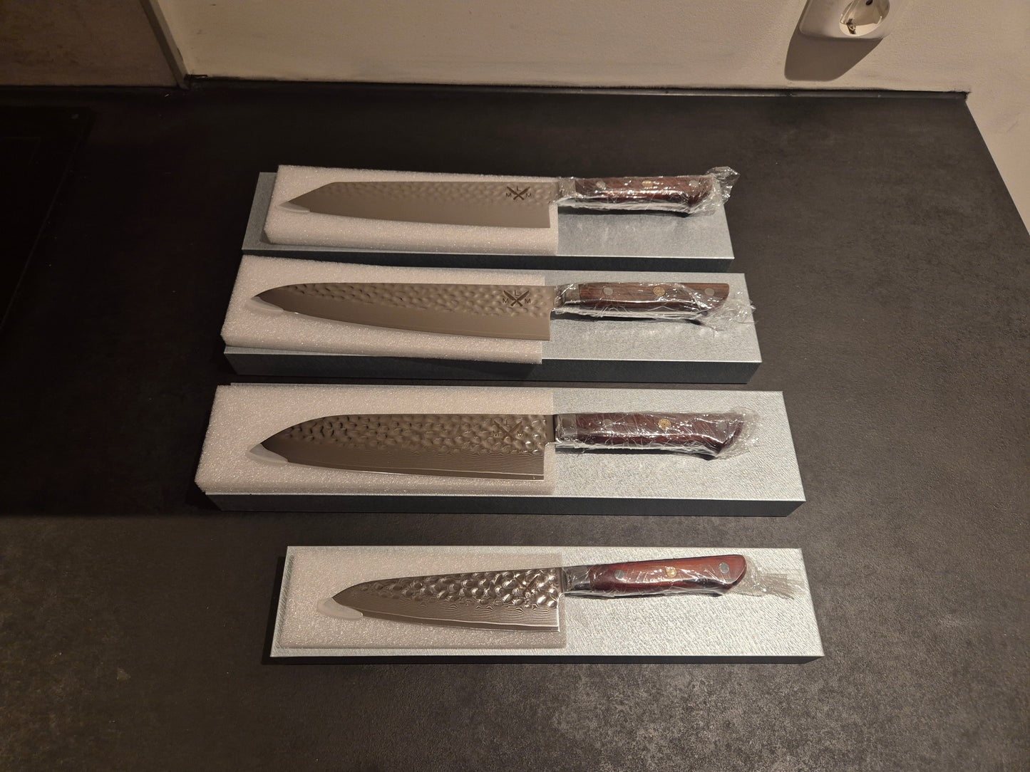 4 setts japansk kokkekniver med vestlig utformet skaft