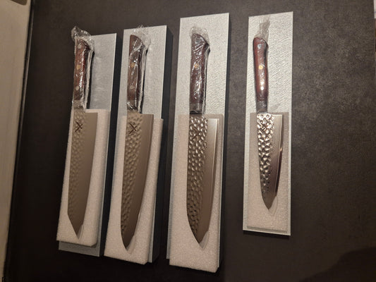 4 setts japansk kokkekniver med vestlig utformet skaft